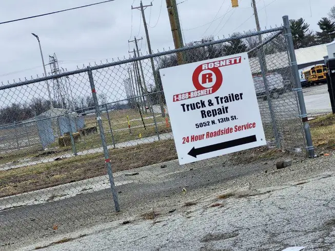 Rosnett Truck and Trailer Repair sign at 5052 N 13th St with 24 hour roadside service